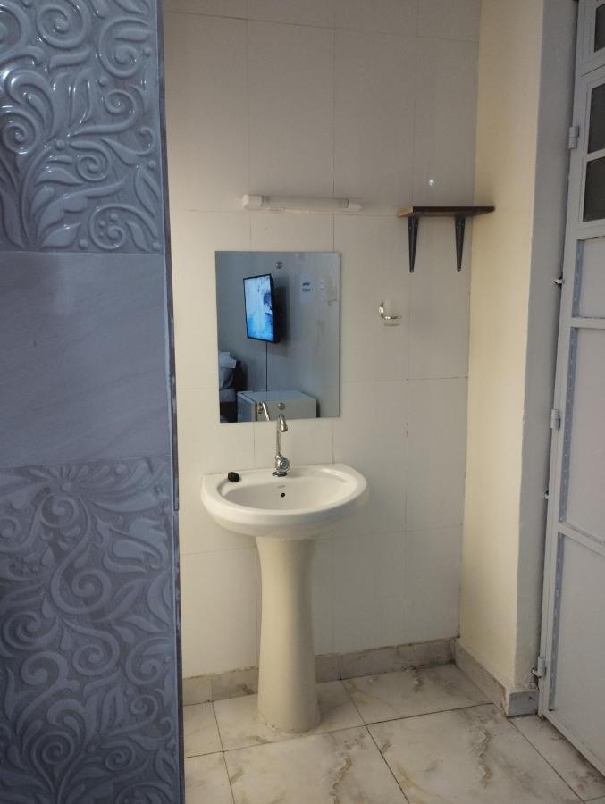 Divine Studio Panzió Mombasa Kültér fotó